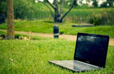 laptop-notebook-grass-meadow